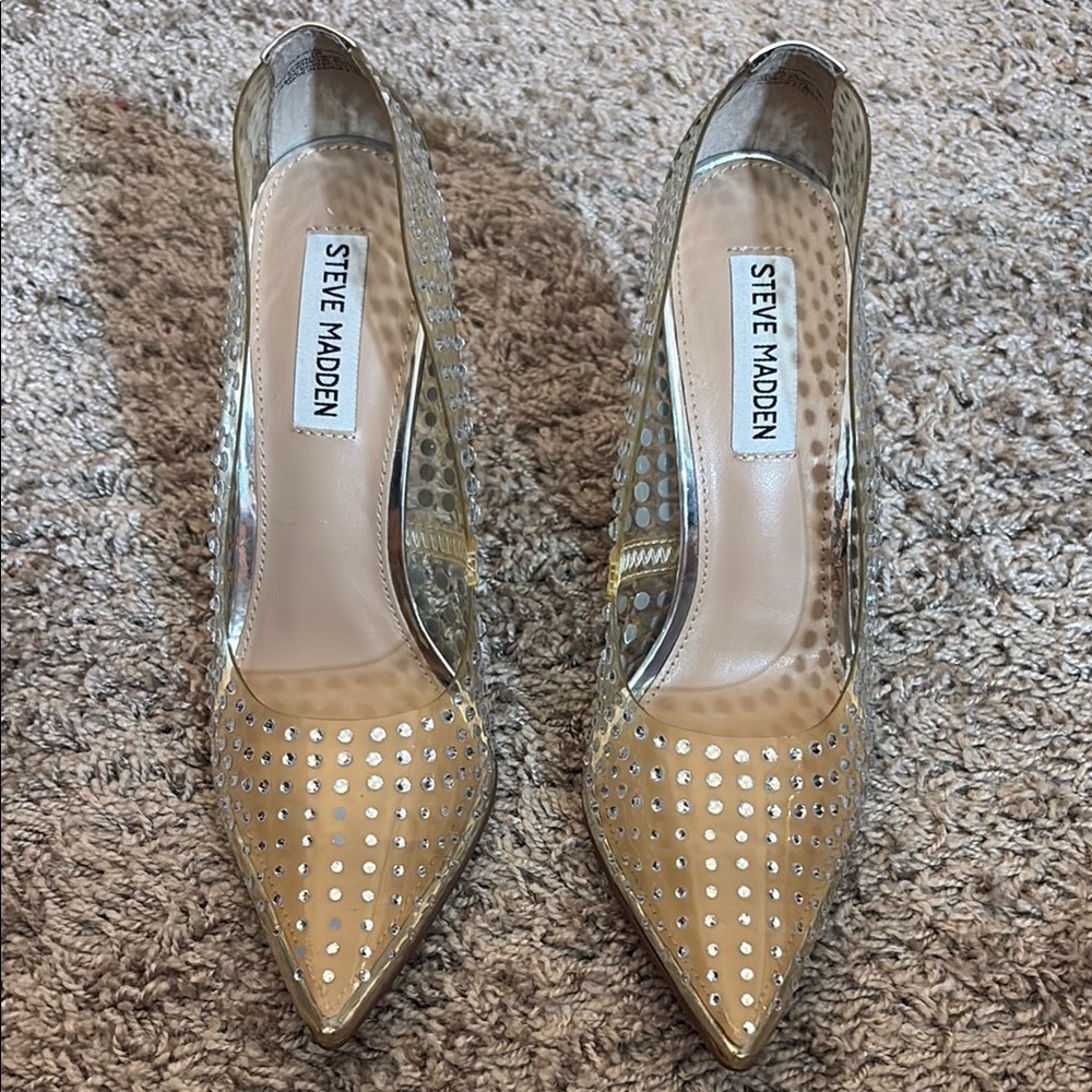 Steve Madden Gold Heels Elegant Design